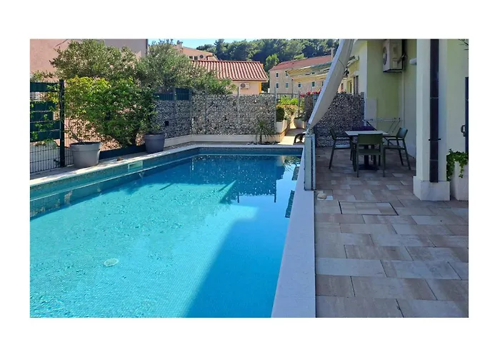 Amazing Home In Makarska With Wifi